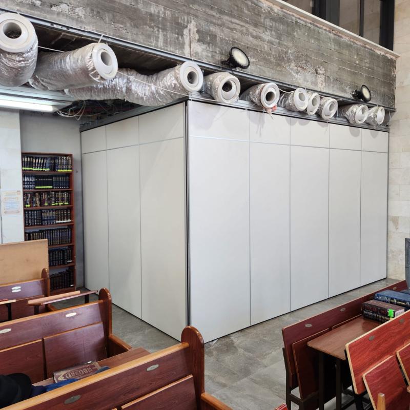 התקנת מחיצות אקוסטיות בבית הכנסת קדושת אהרון באלעד